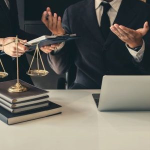 مهناز یزدان پناه وکیل پایه یک در شیراز عفیف آباد